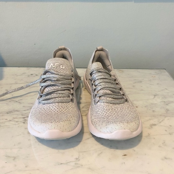 NEW APL TechLoom Breeze Shimmer Sneakers Size 5.5 - Picture 3 of 5